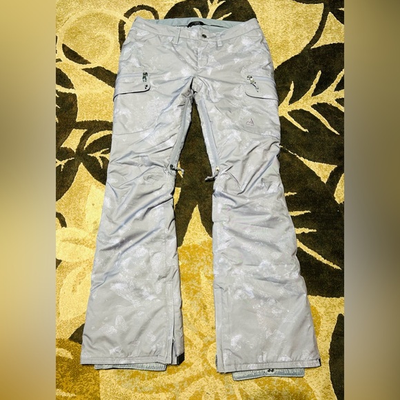 Like NEW, Burton womens snowboarding pants - Picture 1 of 5